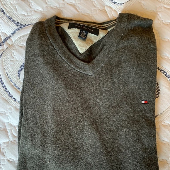 Tommy Hilfiger V-neck cotton sweater size Large - Picture 3 of 4